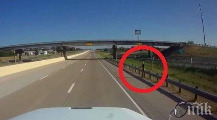 гледайте видео никога повече качите стопаджия наистина извънземните дебнат пътя