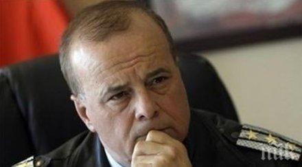 полицейски шеф пример комисар тенчо тенев хвана четката сам боядисва кат софия снимки