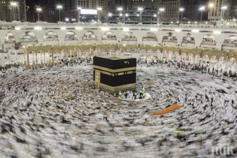 Саудитки създадоха мобилно приложение за поклонението Хадж

