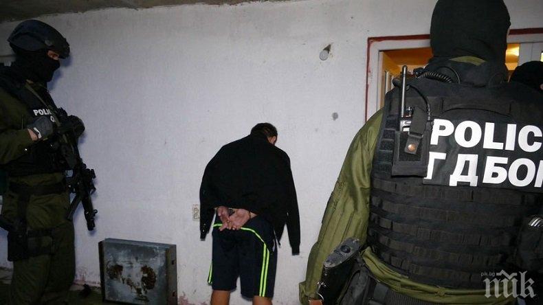 Разкриха канал за нелегални мигранти край Своге, 26 души са арестувани