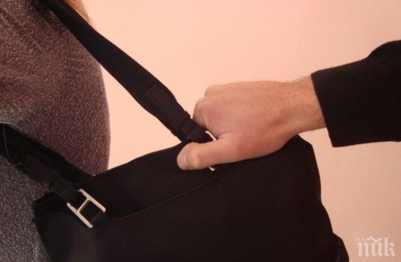 Апаш задигна документите и изпразни сметка на жена от Врачанско