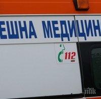 Товарен автомобил се заби в рекламна табела в Бургас, след като шофьорът получи инфаркт по време на движение
