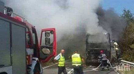 геройство безстрашният шофьор евакуирал сам всички пътници пламния автобус снимки