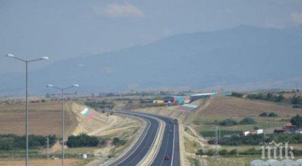 меле бус обърна струма ранени