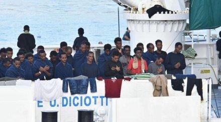 европейската комисия свика среща мигрантите заради кораба дичоти