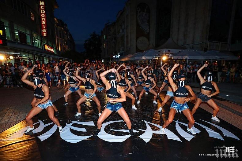 Мегами Клуб разтърси Пловдив с атрактивен флашмоб пред 1500 човека 
