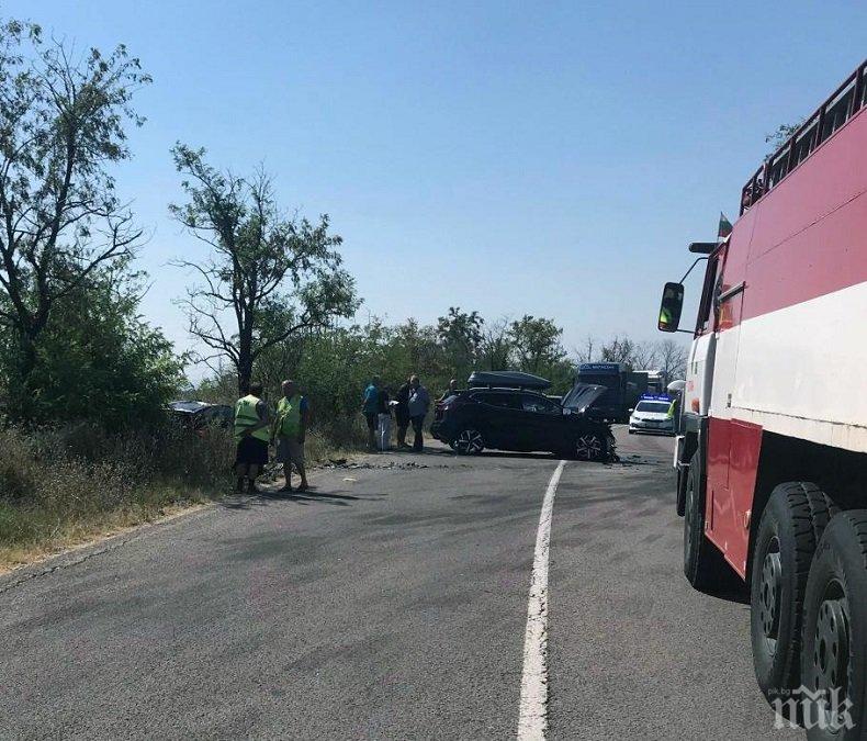 Меле по пътя от Стара Загора за Хасково! Един загинал, четирима в тежко състояние (СНИМКИ)