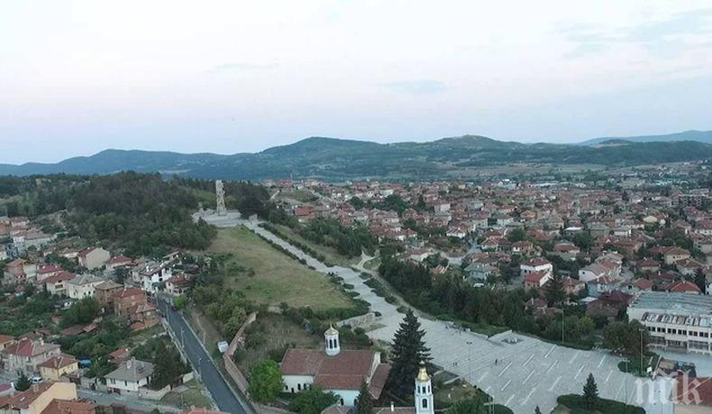 В Панагюрище отбелязват Деня на миньора с концерт на Джон Лоутън и Б.Т.Р. В Панагюрище отбелязват Деня на миньора с концерт на Джон Лоутън и Б.Т.Р.
