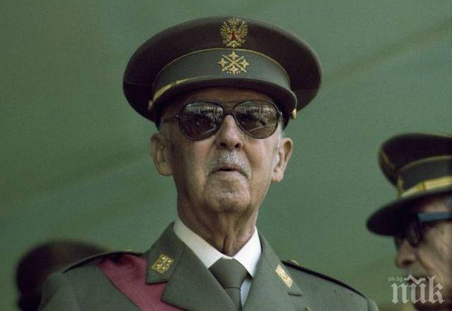 Испанските социалисти изравят диктатора Франко от гроба му