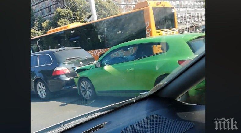 ОТ ПОСЛЕДНИТЕ МИНУТИ! Верижна катастрофа затапи Цариградско