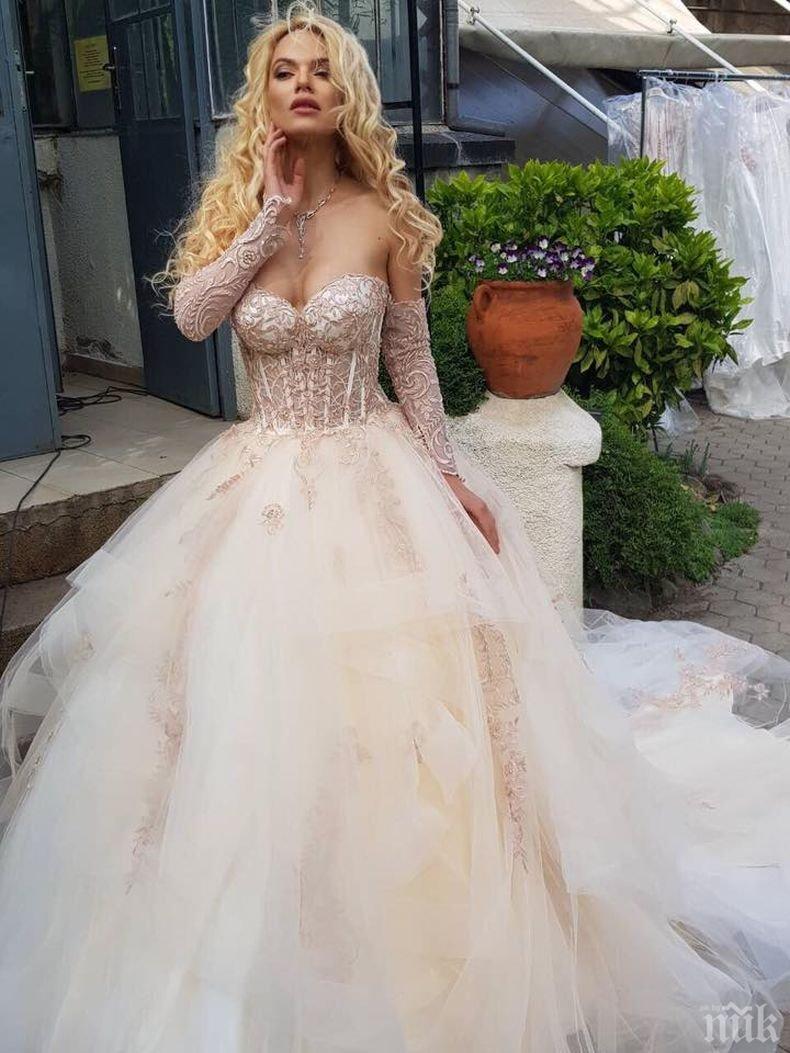 ЩЕ ЧУЕ ЛИ МЕНДЕЛСОН? Мис Свят България чака годежен пръстен