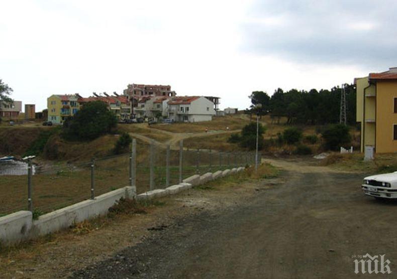 Собствениците на имоти в нови квартал на Ахтопол поискаха ограничение на скоростта за шофьорите от 10 км/ч (СНИМКА)