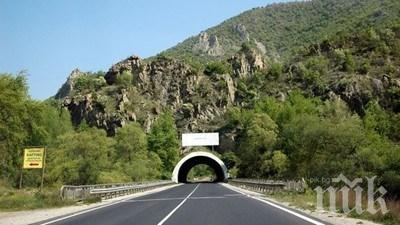 Възстановиха движението в тунел Железница 