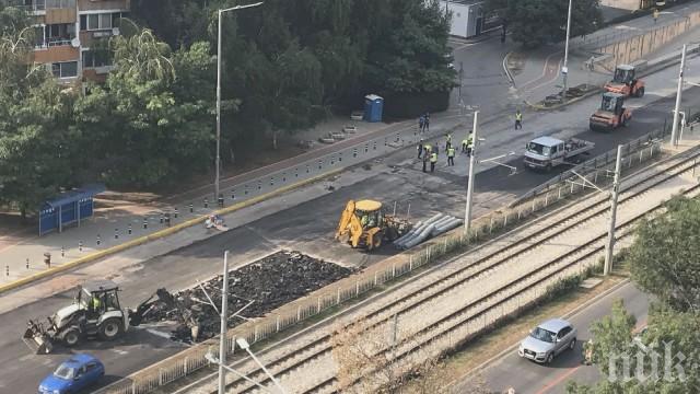 Проблем при ремонта на бул. „България”: Кърпят новия асфалт (СНИМКИ)

