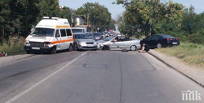 Дрогиран шофьор спретнал верижното меле с линейка на Околовръстното в София
