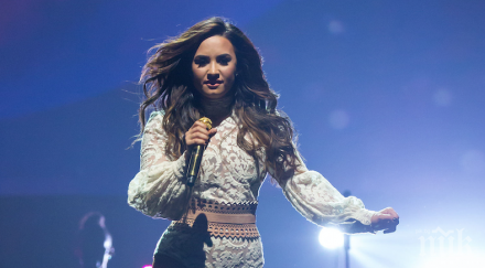 предотвратиха обир дома деми ловато докато бере душа свръхдозата