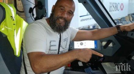 екшън небето шампион бокс нокаутира пиян пасажер самолет