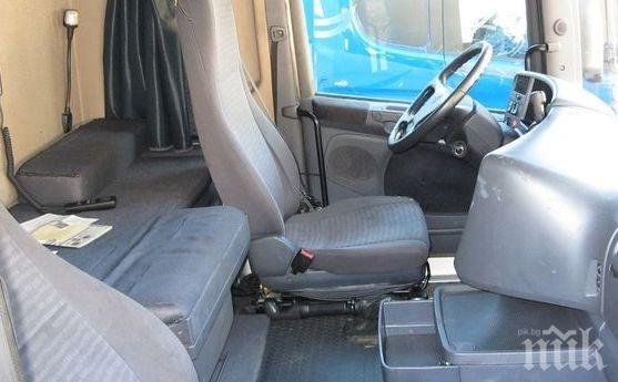 КАРЪК! Шофьор заряза близо 4 бона в камиона си, ловък апаш му ги отмъкна