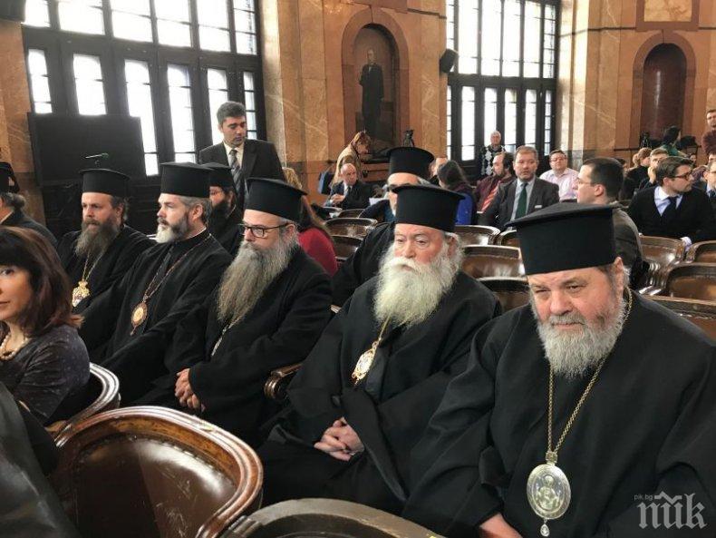 Митрополитите сами ще определят таксите за църковни услуги в епархията си