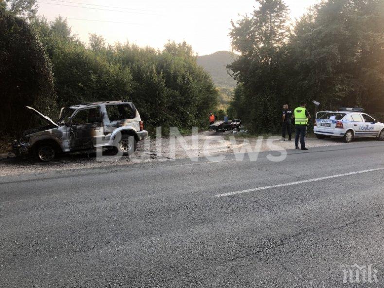 ОТ ПОСЛЕДНИТЕ МИНУТИ! Джип изгоря на международния път Е-79 