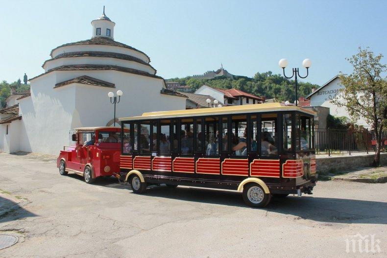 ПЪЛЕН АБСУРД! Ловеч си купи туристическо влакче за 360 000 лева! Бракуваха го преди да тръгне 