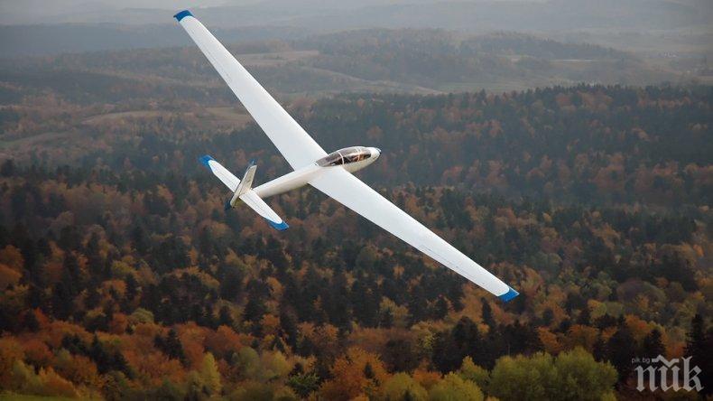 Безмоторен самолет с трима пътници падна в планината във Вермонт