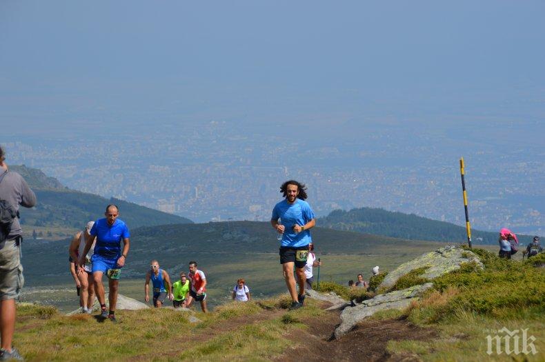 ЕНТУСИАЗЪМ! Хиляди изкачиха Черни връх по стъпките на Алеко (СНИМКИ)