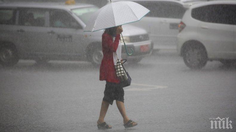 ЛЯТО ЛИ!? В Чехия температурите паднаха под нулата, страшни наводнения в Русия