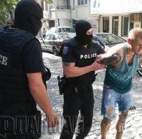 ОТ ПОСЛЕДНИТЕ МИНУТИ! Масови арести в Бургас след кървавото меле в плажния бар (СНИМКИ)
