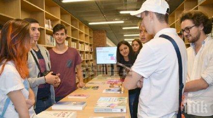български книги попълниха библиотечния фонд нов културен център белгия