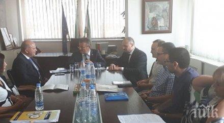 министър петков посети социални услуги община бяла