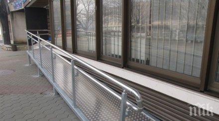 строят рампи инвалидите милион