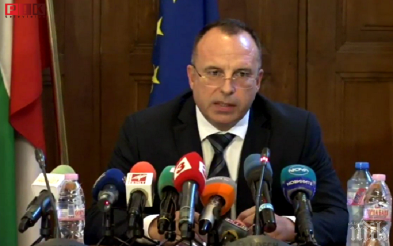 Министър Порожанов с последни подробности за чумата по свинете