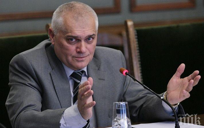 САМО В ПИК И РЕТРО Семейните тайни на министър Радев (СНИМКИ)