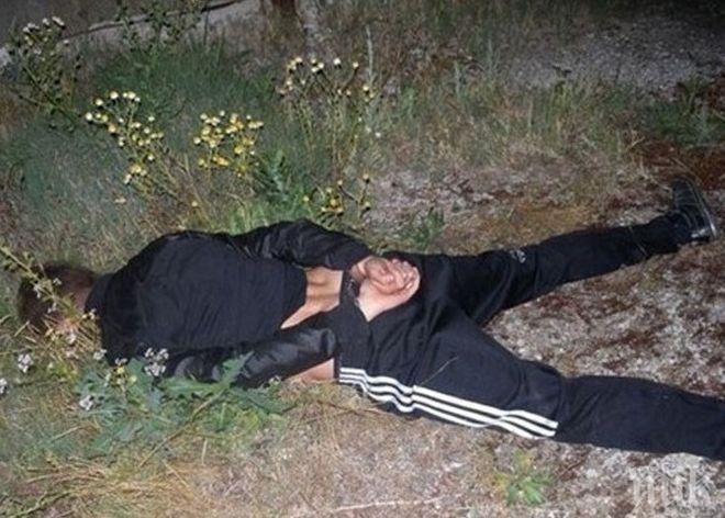 УДАР В НЕСЕБЪР! Спипаха Красимир с 680 л нелегален алкохол, откриха кока и трева в квартирата му 