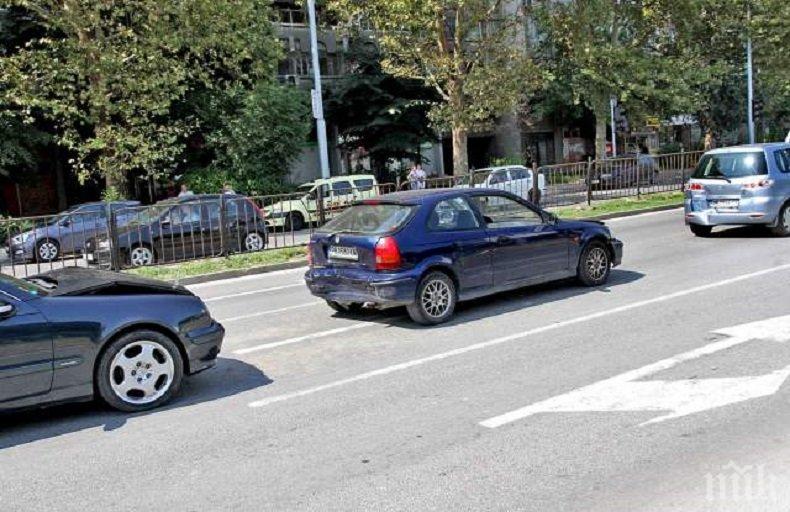 Три коли се удариха на Карловско в Пловдив, задръстването е голямо (СНИМКИ)