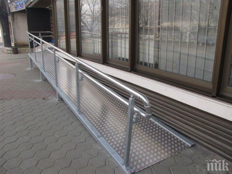 Строят рампи за инвалидите за 1 милион
