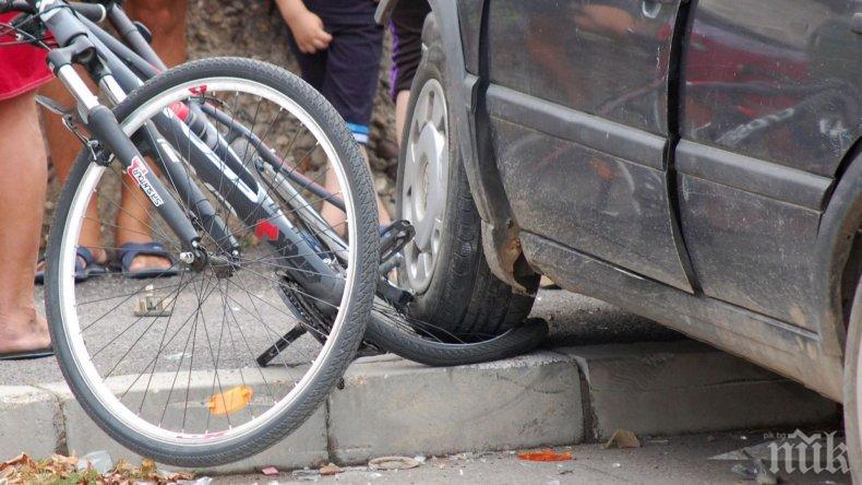 ПОТРЕС! Пиян шофьор уби дете с велосипед на пътя