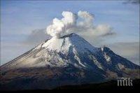 Силни експлозии от дебрите на Етна засилиха тревогата в Италия
