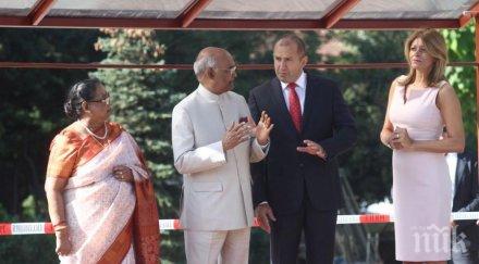 нова мода деси радева стана блондинка барна розова рокля срещата президента индия снимки