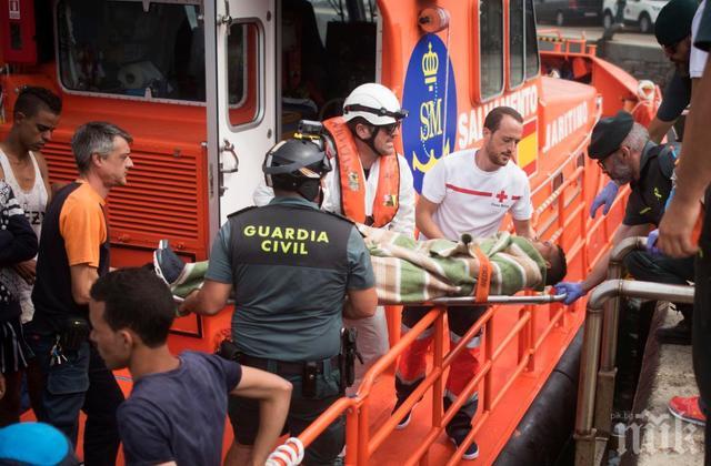 ШОК! Откриха петима мъртви мигранти в полупотънало корабче в Испания
