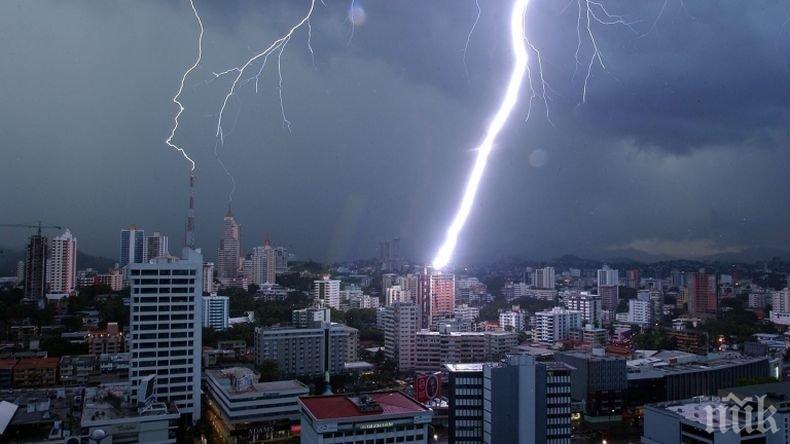 Апартамент в Горна Оряховица се запали след удар на мълния