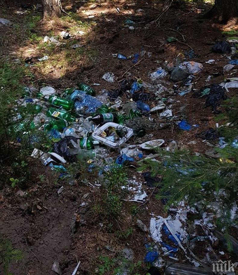 Сигнали на туристи за огромни сметища в планините това лято! (СНИМКИ)