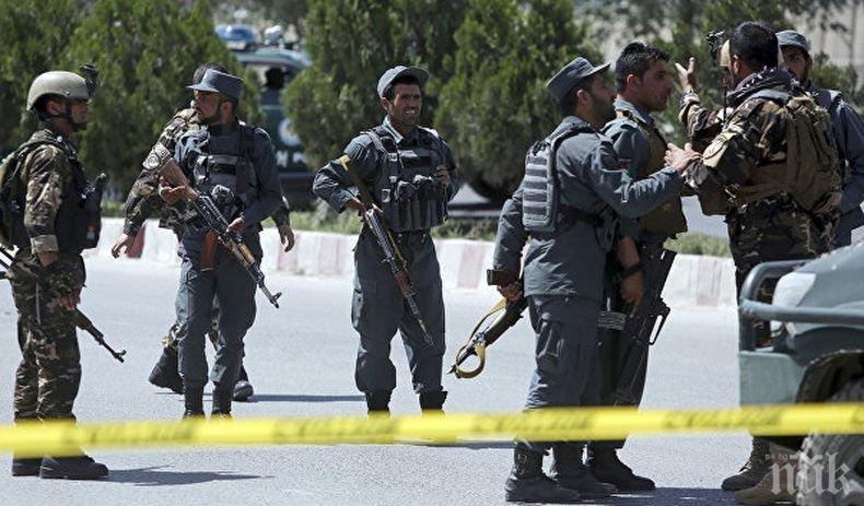 Двама афганистански журналисти загинаха при взривовете в Кабул