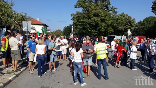 Пловдивски села на бунт срещу мраморна кариера (СНИМКИ) 