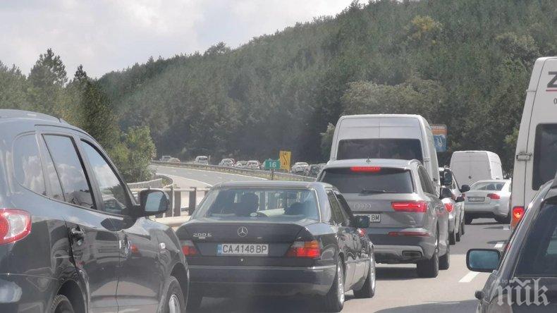 Внимание, шофьори! Сериозна тапа на Тракия затруднява движението в посока Пловдив (СНИМКИ)