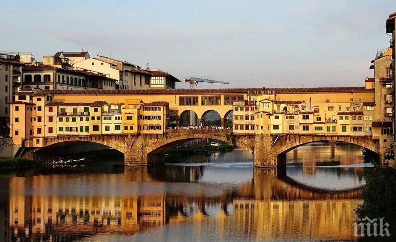 Във Флоренция ще налагат глоби на туристите за ядене навън