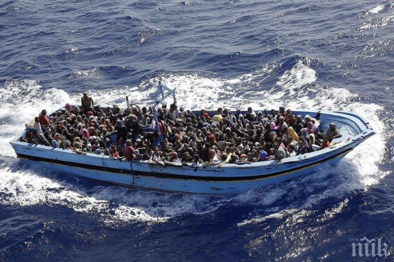 Спасиха над 600 мигранти в Средиземно море
