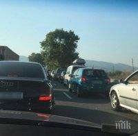 ГОЛЯМОТО ЗАВРЪЩАНЕ! Очакват се тапи по пътищата в цялата страна