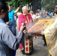 ВЯРА! Хиляди се поклониха пред чудотворното копие на Светогорската Богородична икона 